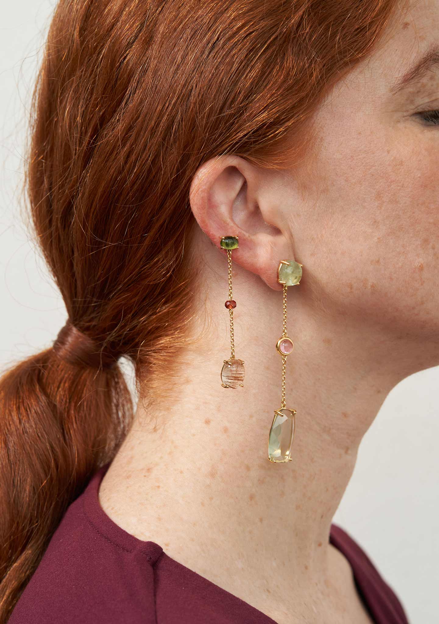 BRINCOS DE CORRENTE EM PRATA BANHADO A OURO AMARELO 18KT COM TURMALINA E QUARTZO RUTILO