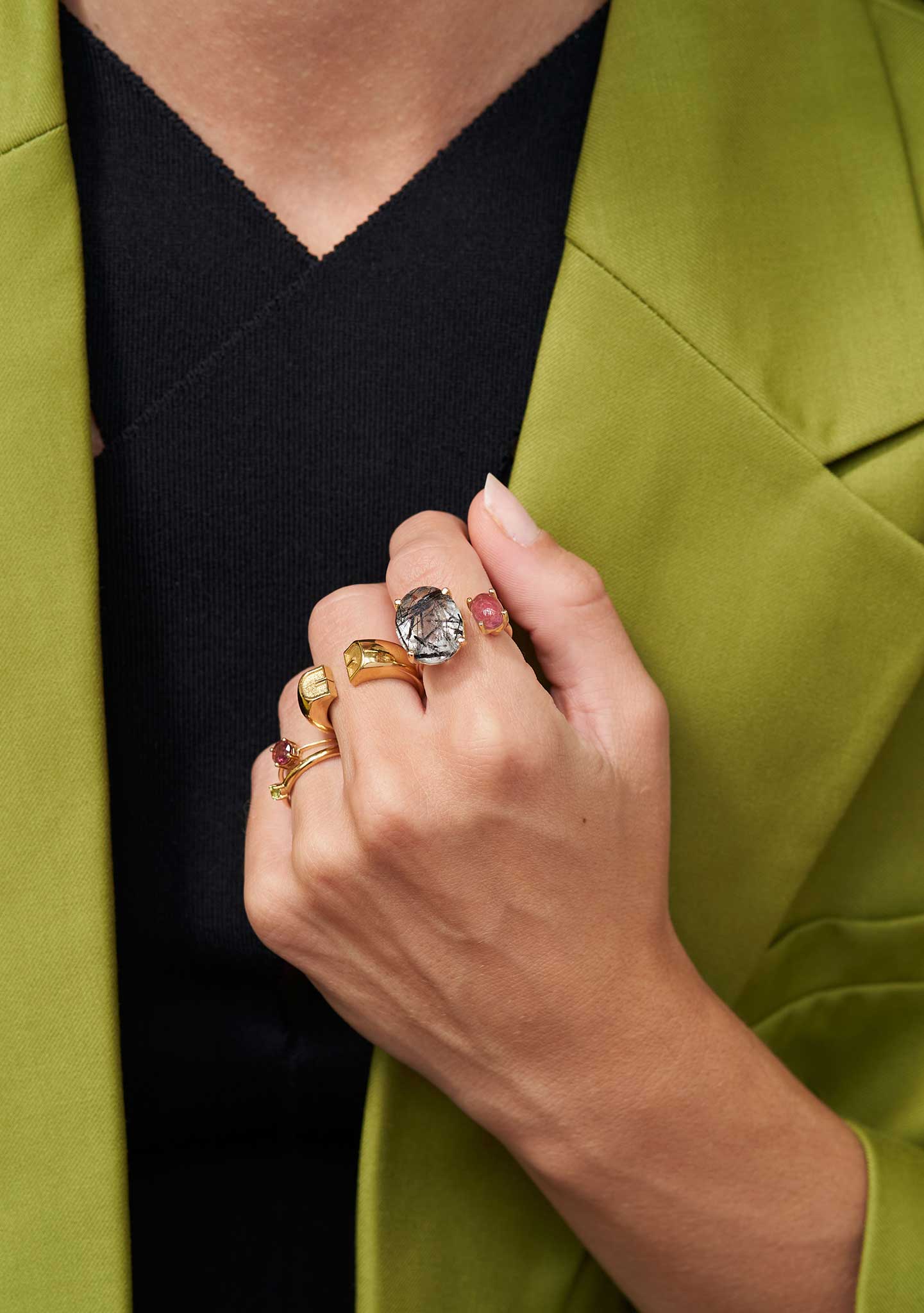 ANEL EM PRATA BANHADO A OURO AMARELO 18KT COM TURMALINA E QUARTZO TURMALINA