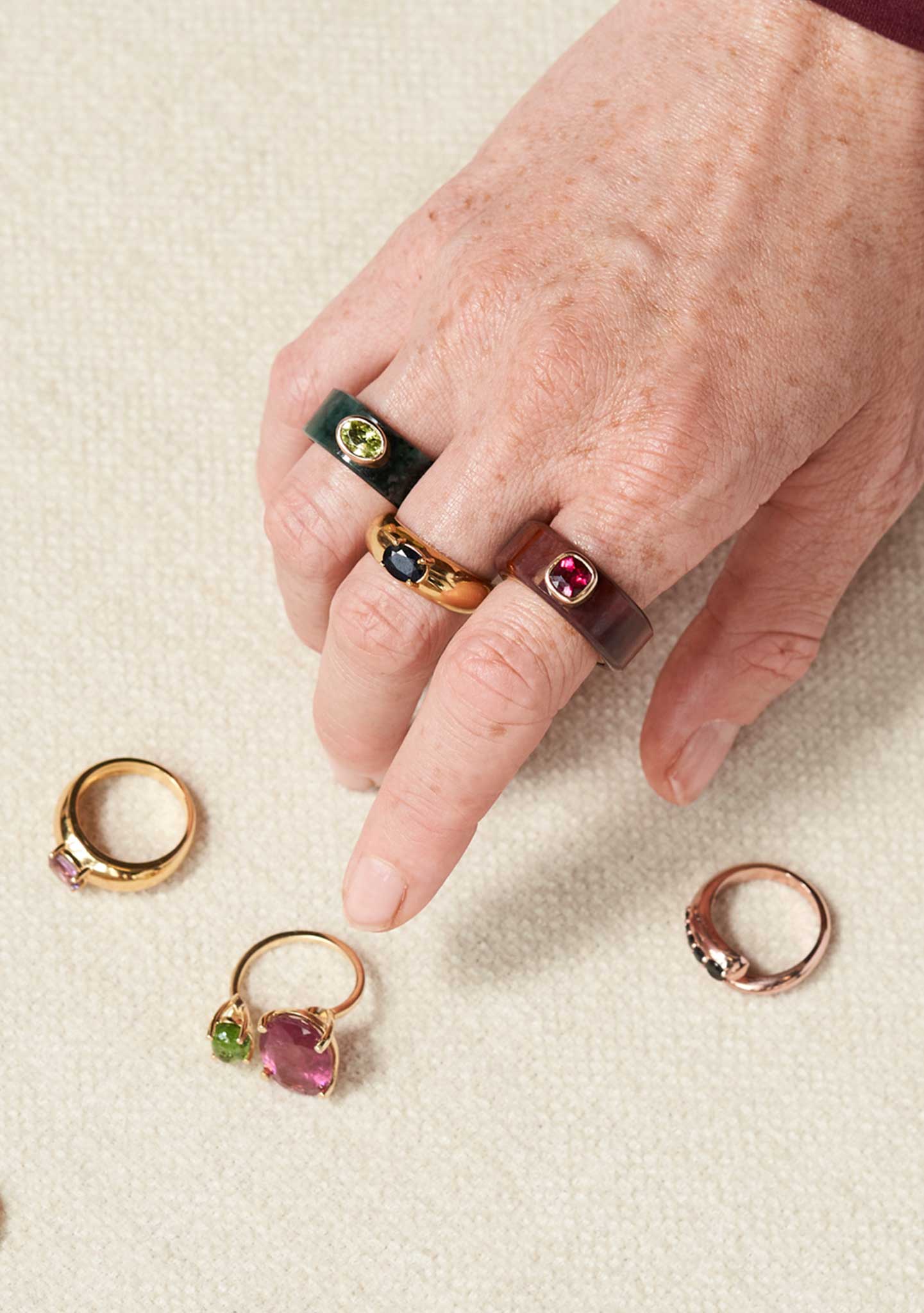 ANEL ROC EM PRATA BANHADO A OURO AMARELO 18 KT VERMELHO